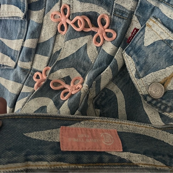 SOLD CLOT x LEVI'S sz M Year of Tiger Print Denim Jacket Blue Jeans Frog Closure - Picture 4 of 13